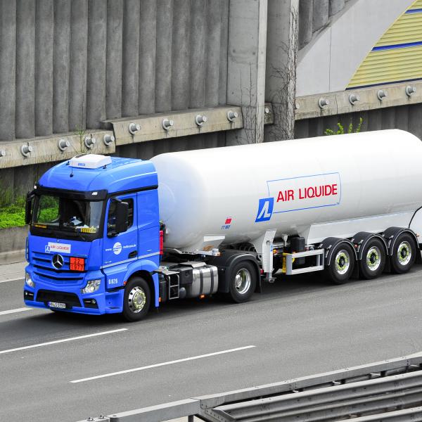 Camión de Transporte de Air Liquide en la carretera